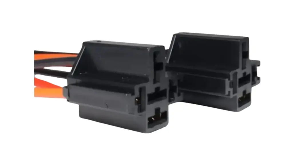 [HC-1034C] CONECTOR RELAY PATA ANCHA 2 PATAS ANCHAS 2 MEDIANAS PARA RE-14013 
